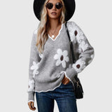 THEA - Elegáns V-nyakú pulóver virágmintával