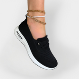 Sportcipők könnyű anyagból és rugalmas talppal