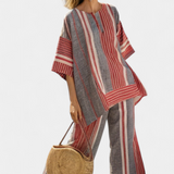 Nagy Daisy Kombinációs Ruha Vászonból Piros Korall és Szürke Csíkokkal, Modern és Kényelmes Stílus