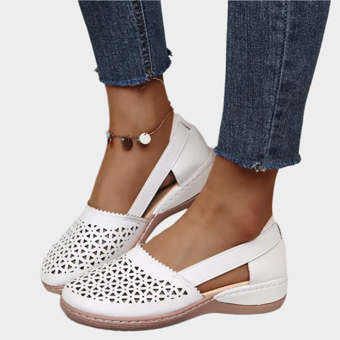 Anatómiai bőr balerina cipők kivágásokkal és szalaggal