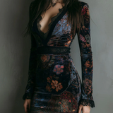 Grazia - Mini Slim-fit Velúr Ruha Virágmintával és Csipkével