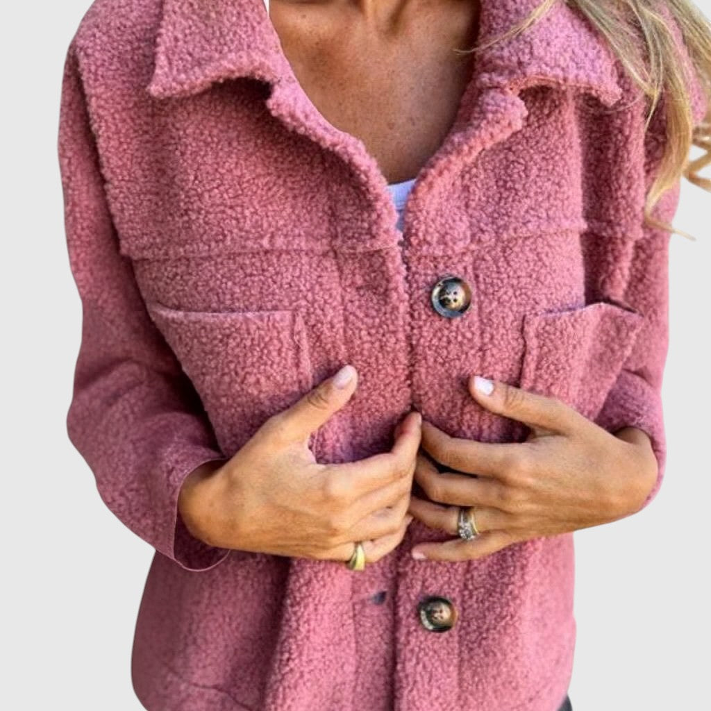 Nóra – Teddy kabát gombokkal