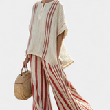 Lenyűgöző, piros csíkos, természetes textúrájú, két részes Daisy öltöny